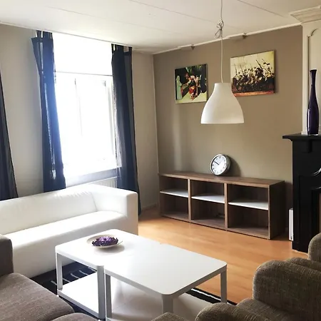 아파트 Downtown Four Bedroom 레이든