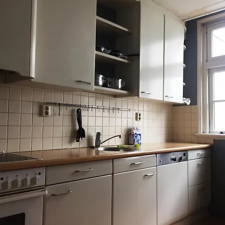 Downtown Four Bedroom * 레이든