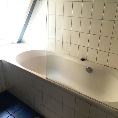 Downtown Four Bedroom 아파트 *