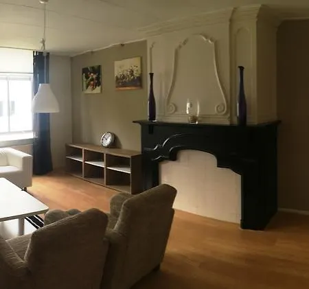 아파트 Downtown Four Bedroom 레이든
